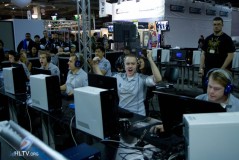 XLG战队四连胜击败JDG，电竞盛宴团队协作展风采